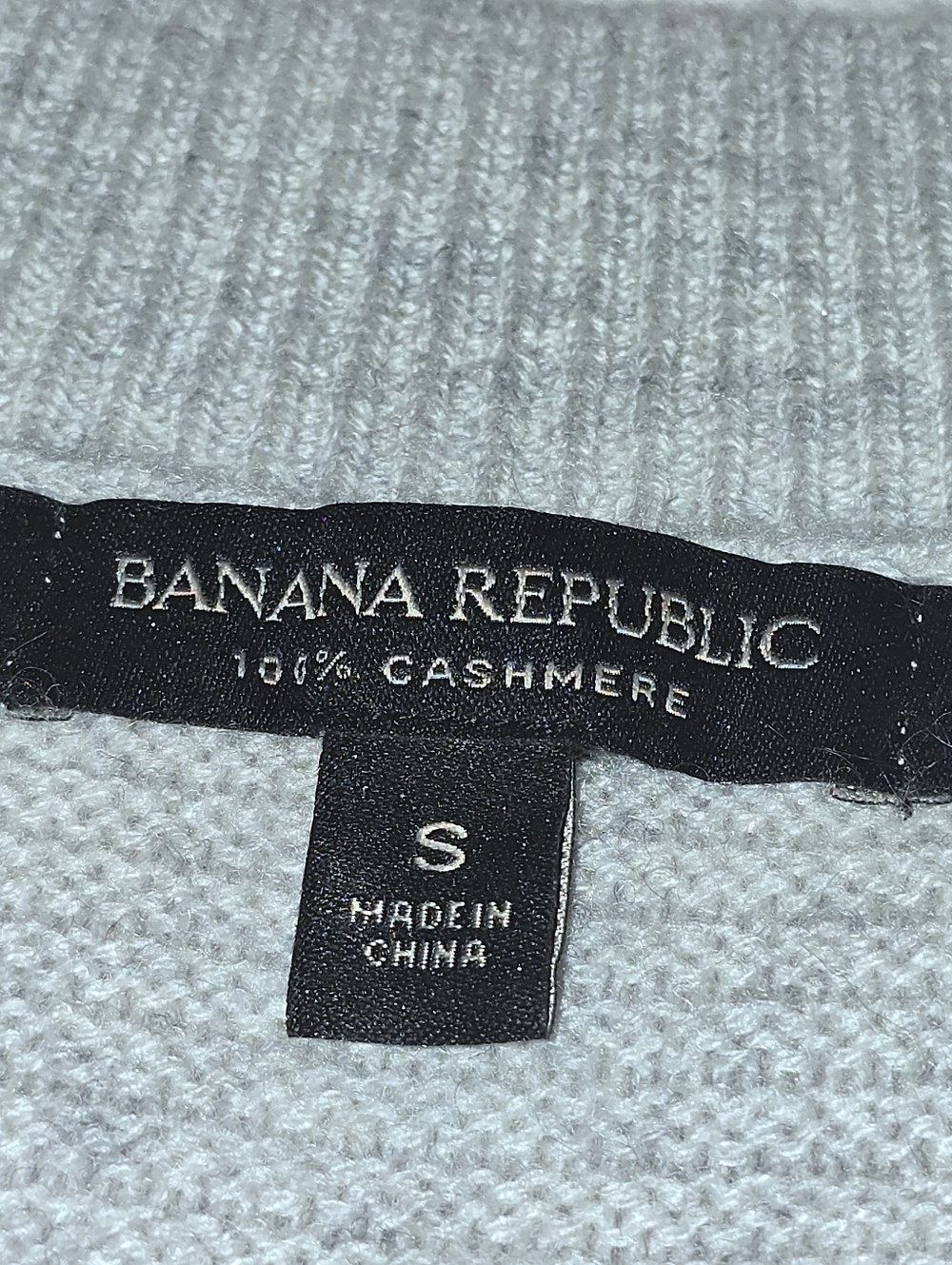 Banana Republic V-Neck Cashmere Sweater Women's Size Small - Picture 7 of 8